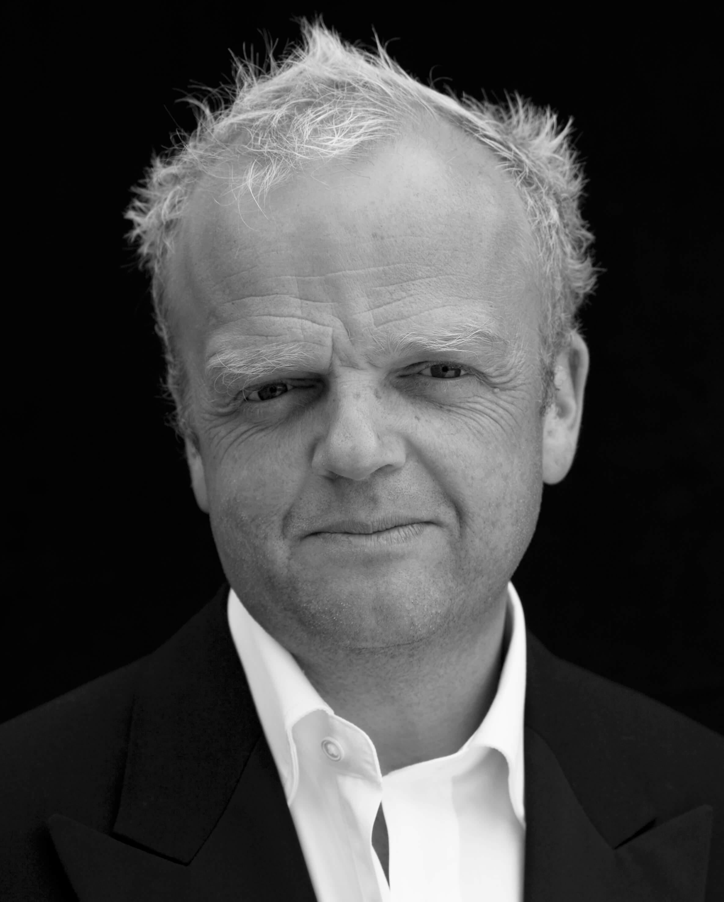 [SOLD OUT] Toby Jones: ASTRIDE A GRAVE: THE GRAVEYARD READINGS